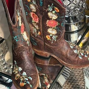 Gently loved Girls size 13 Macie Bean boots